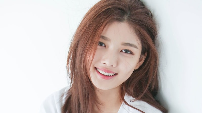 Kim Yoo Jung تتوقف عن تصوير درامتها مؤقتًا بعد تشخيصها بقصور الغدة الدرقية